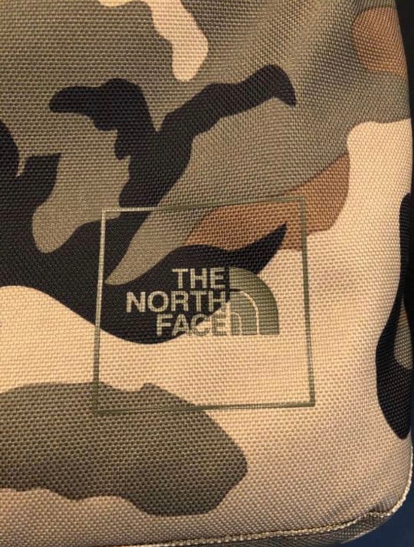 ノースフェイス シャトルローラー カモフラ 迷彩