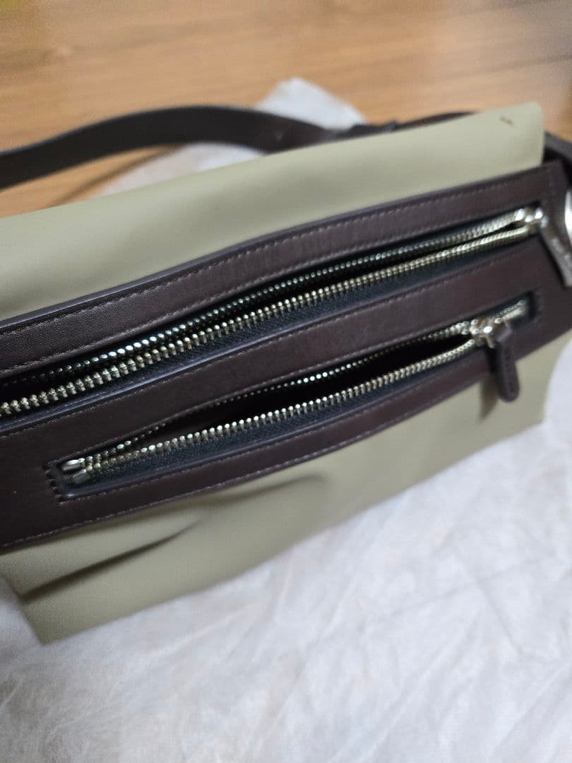 カワカワ　kawakawa　rubber-chohatomeボディバッグ　M