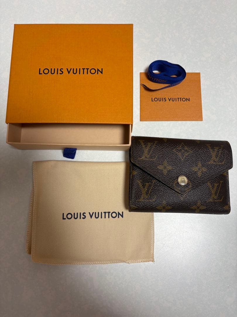 LOUIS VUITTON 三つ折り財布 ポルトフォイユヴィクトリーヌ