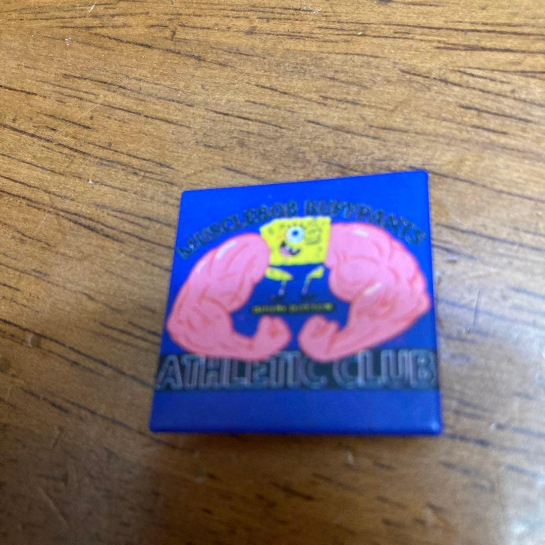 スポンジボブ バッジ 筋肉デザイン