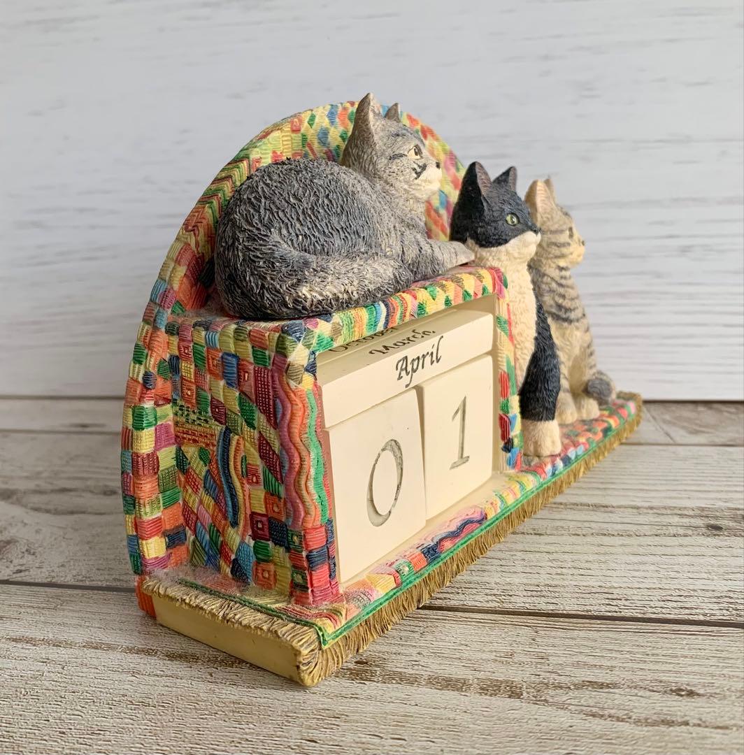 レズリーアンアイボリー 卓上万年カレンダー 猫 置物