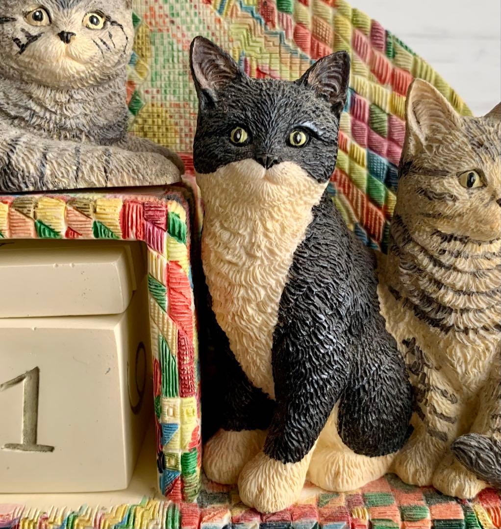 レズリーアンアイボリー 卓上万年カレンダー 猫 置物