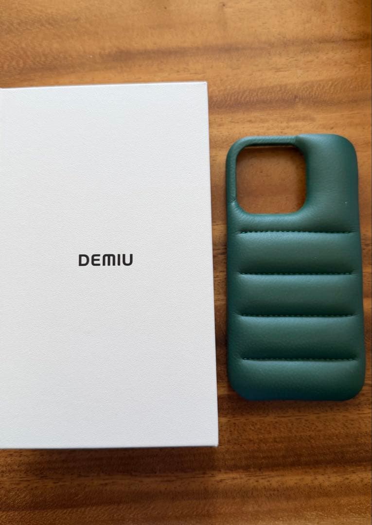 DEMIU デミュウ　箱入りiPhone 15pro グリーン