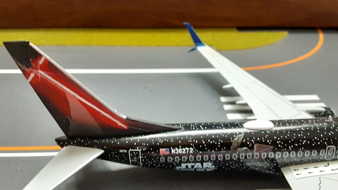 ユナイテッド航空 スター・ウォーズ　 B737-800 1/200