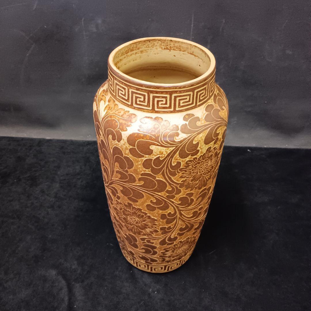 花模様の陶器花瓶