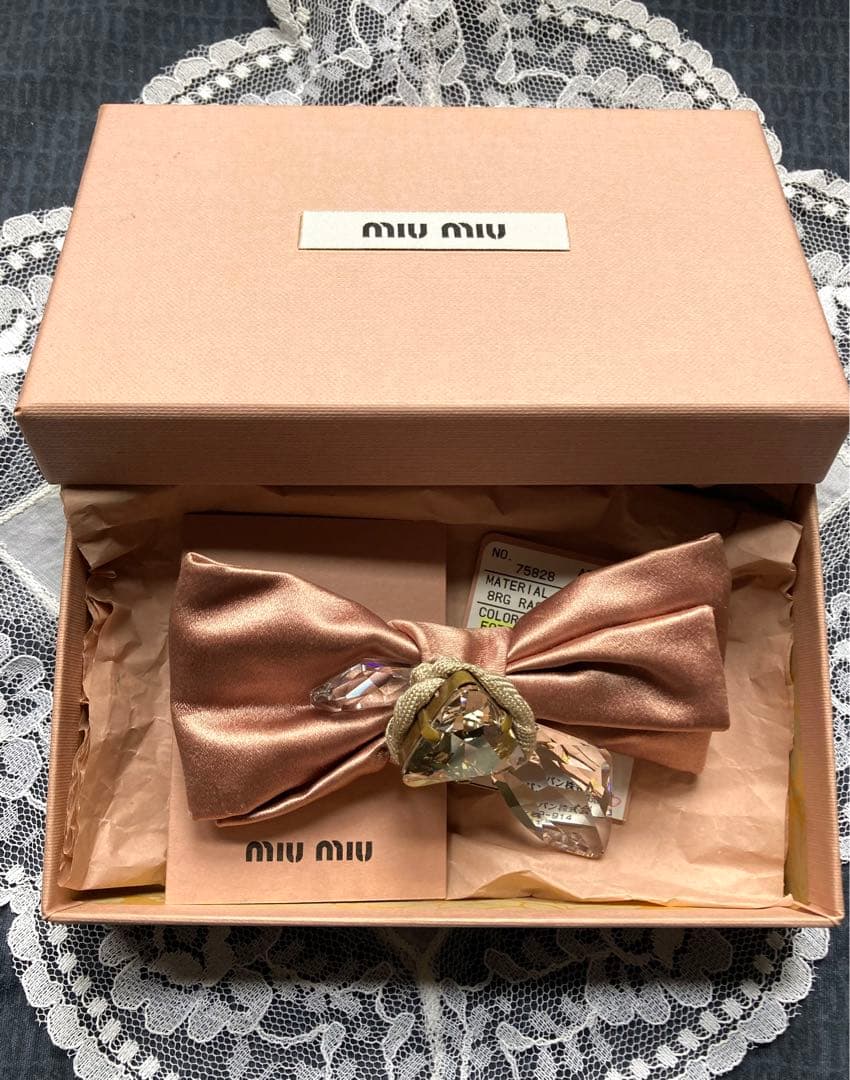 値下げ★美品★MIU MIU ミュウミュウ　リボンモチーフ　ビジューブローチ