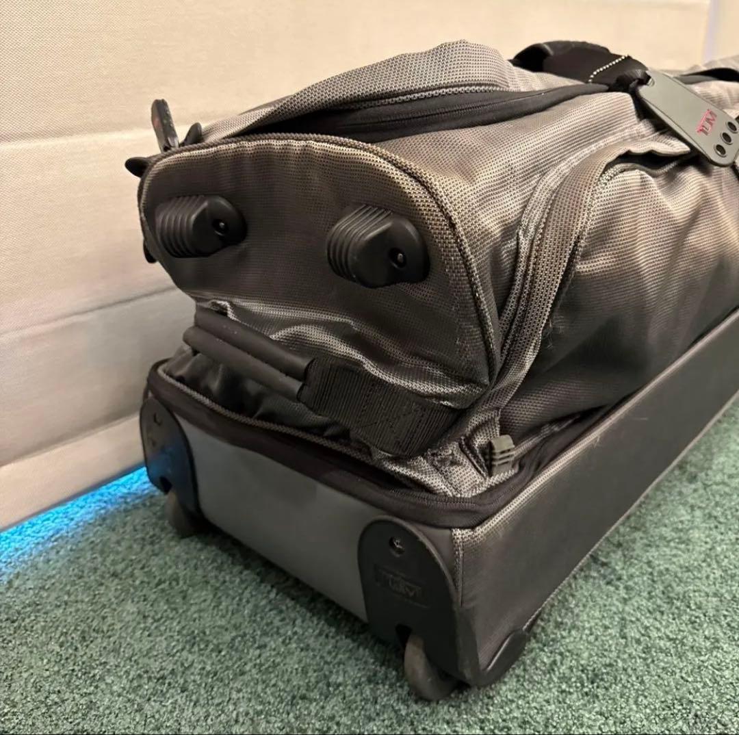 TUMI製2輪キャリーケース大