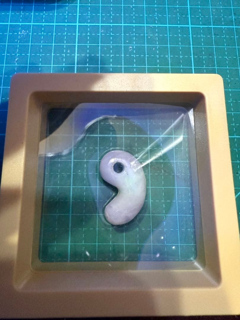 見事な素晴らしい透光性‼️糸魚川ラベンダー翡翠‼️希少‼️送料無料‼️破格出品‼️