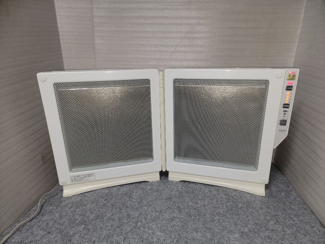 かなり暖かい　コンパクト二つ折り　電気ヒーター　(パネルヒーター)