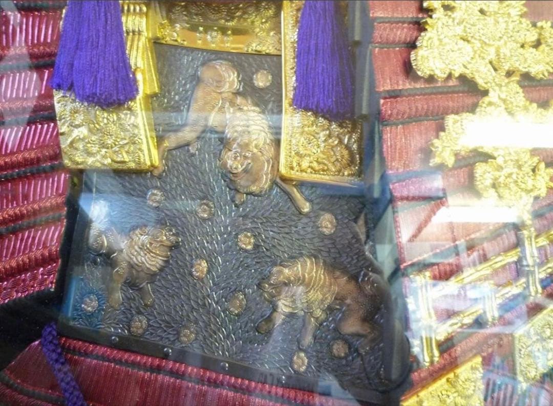 K5 値段交渉あり 国宝 赤絲威鎧複製 額飾り 元箱付き 希少!!