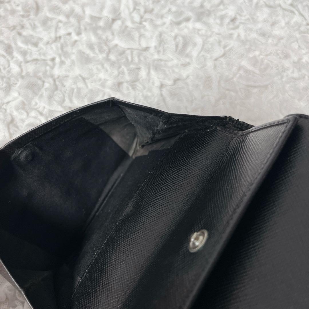 PRADA ブラック 二つ折り財布　サフィアーノレザー　黒　三角　トライアングル