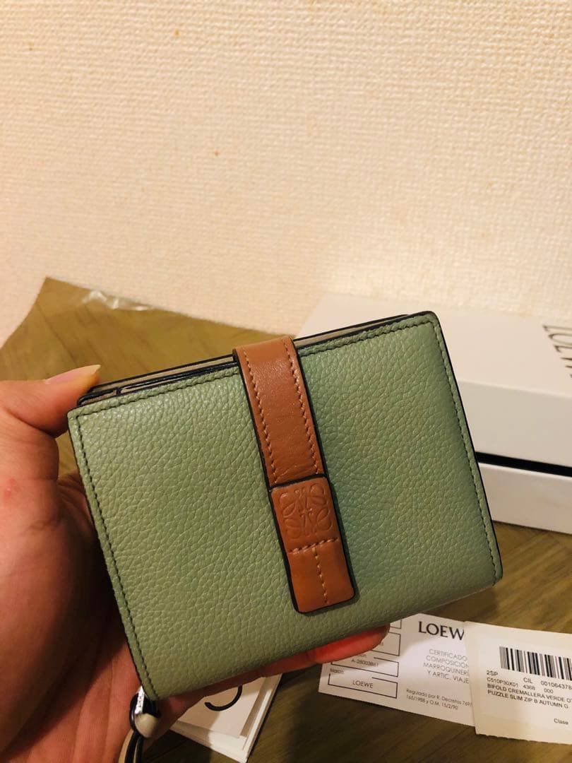 LOEWE 二つ折り財布 グリーンレザー