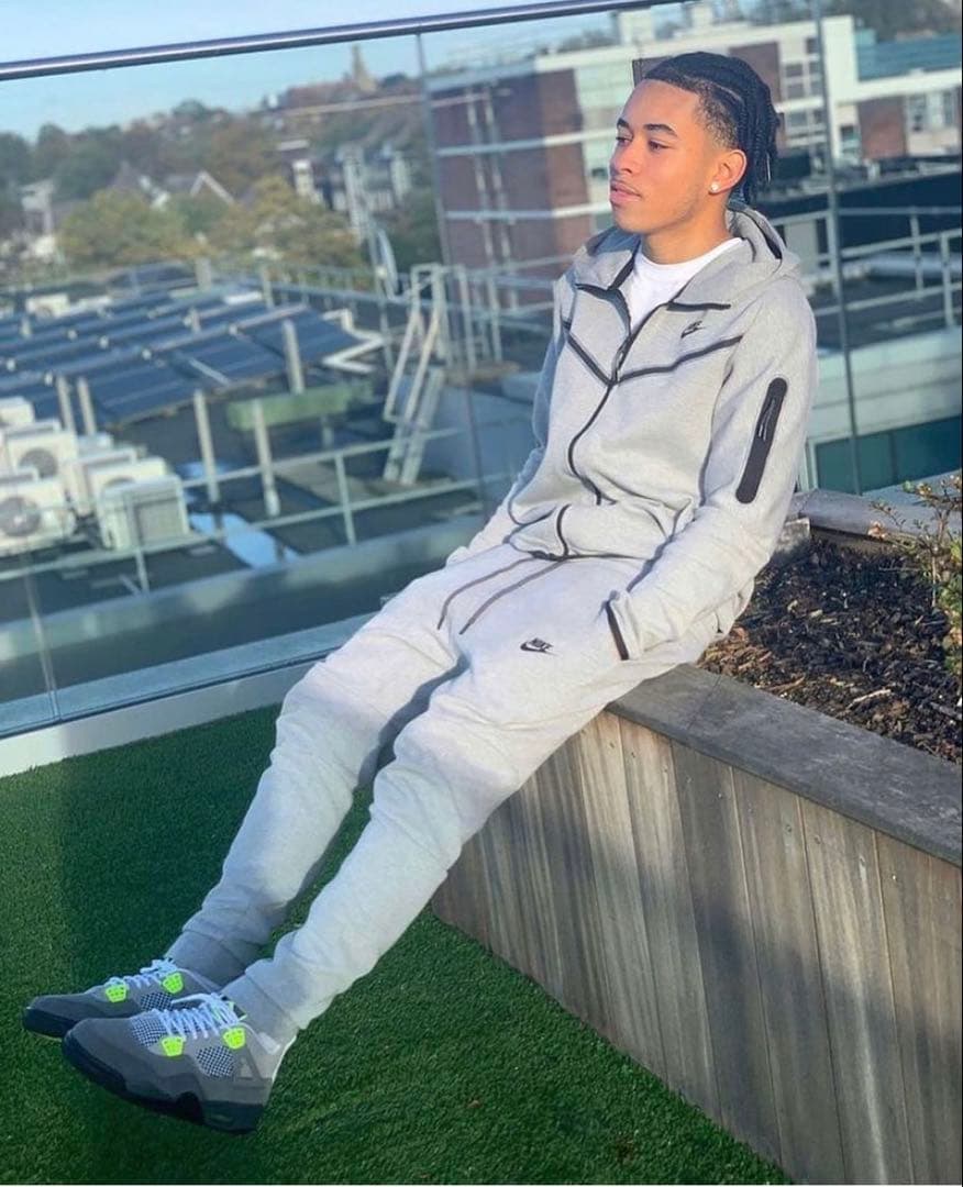 ナイキテックフリース　セットアップ　上下　グレー　サイズLM 国内正規品