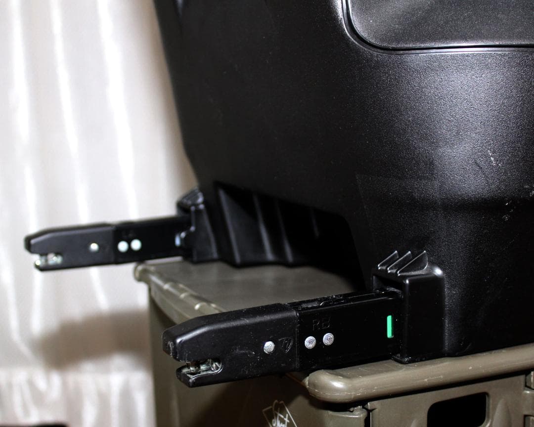 美品 AILEBEBE エールベベ360度回転クルット５Oui ISOFIX