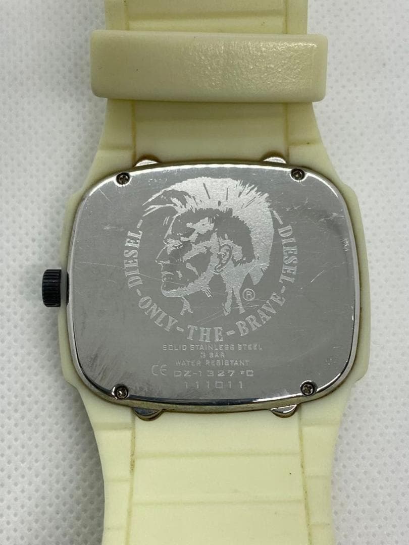 【希少　蓄光】DIESEL DZ1387 スクエア 光るラバーベルト　稼働