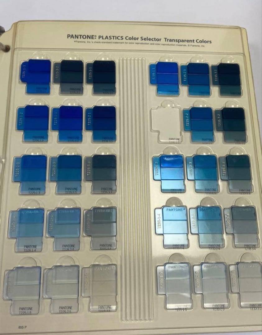 PANTONE plastics color selector 3冊セット