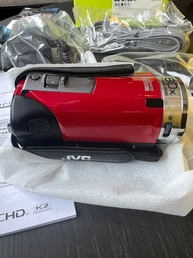 【新品・未使用】Victor JVC Everio GZ-E750-R 三脚付き