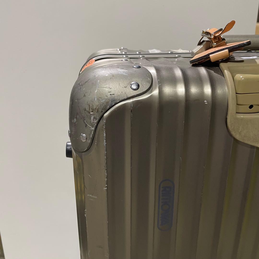 リモワ　大型シルバーキャリーケース