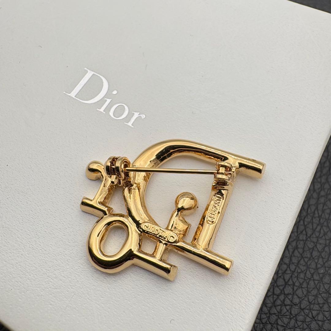 Dior ゴールドロゴブローチ クリスチャンディオール