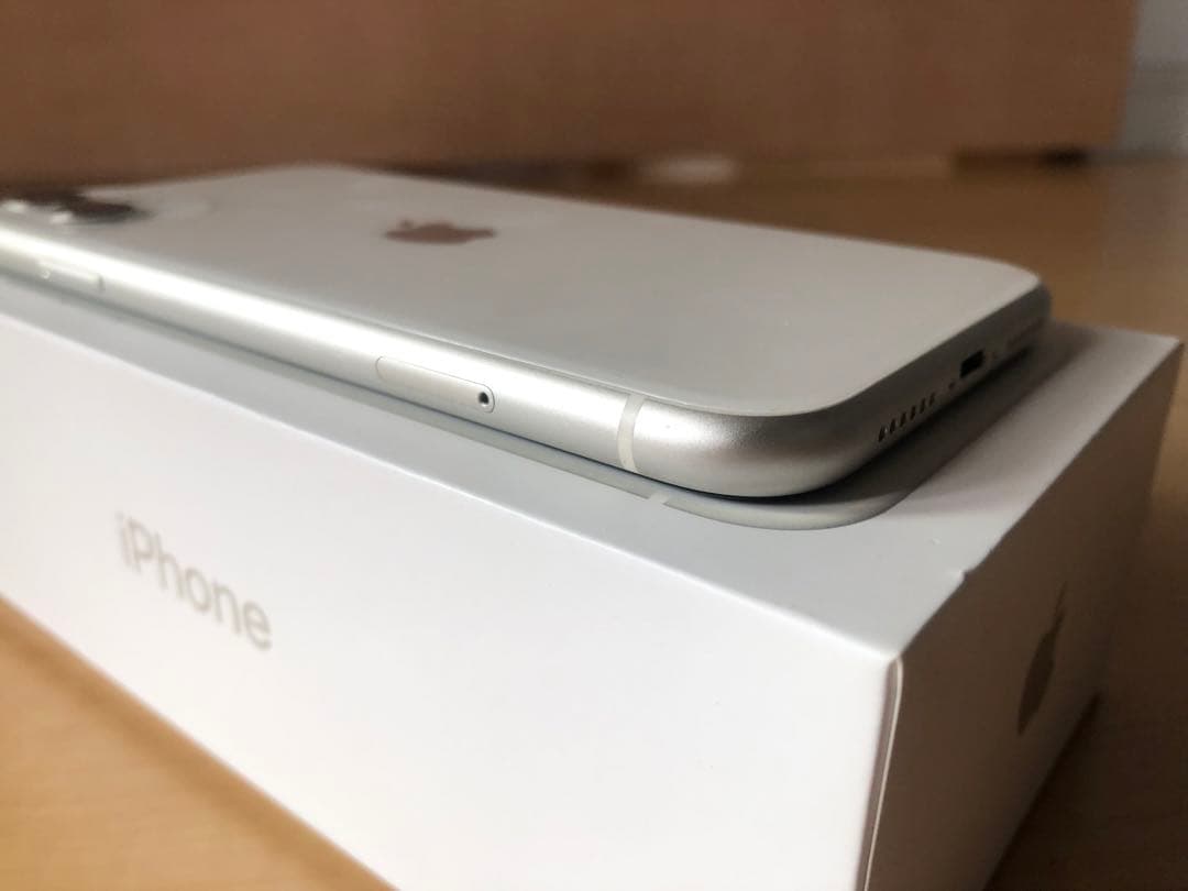 (美品)SIMフリー iPhone11 128GB ホワイト おまけ付