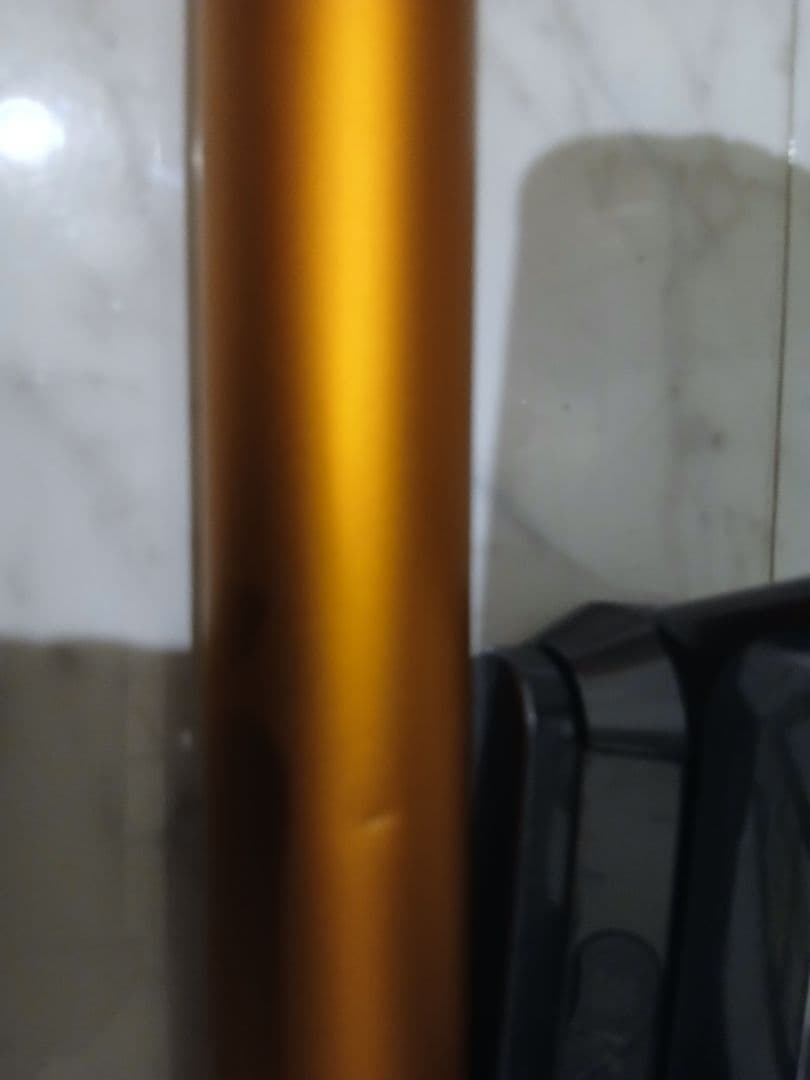 ダイソンSV12 コードレスクリーナー スタンド付き