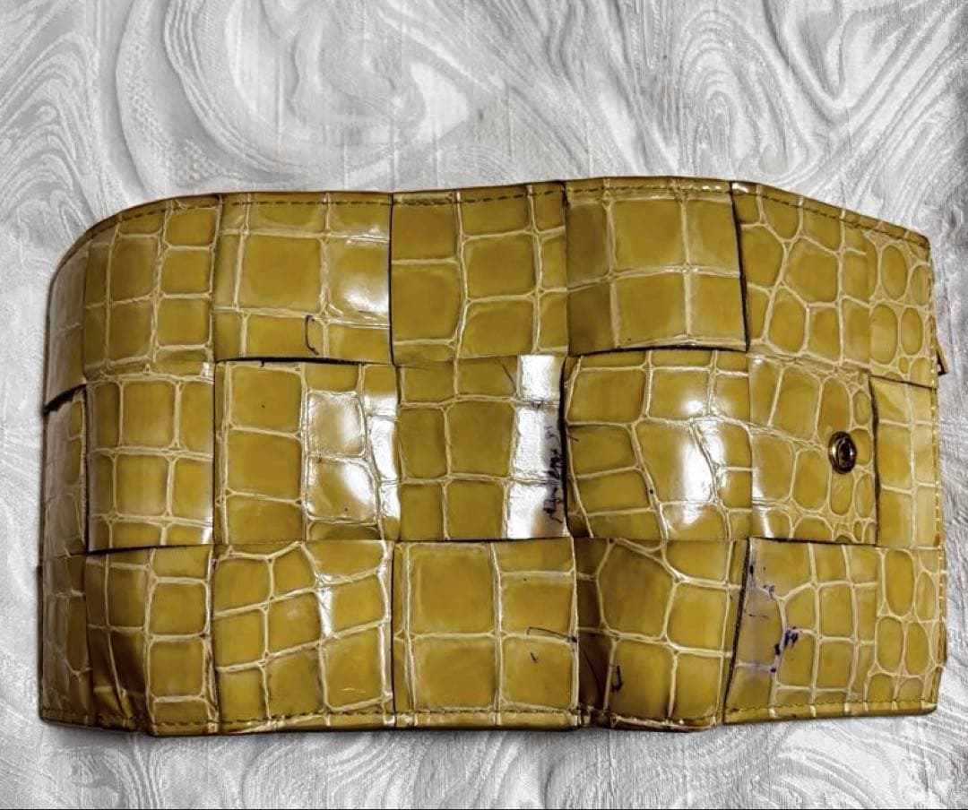 BOTTEGA VENETA ベージュ三つ折り財布