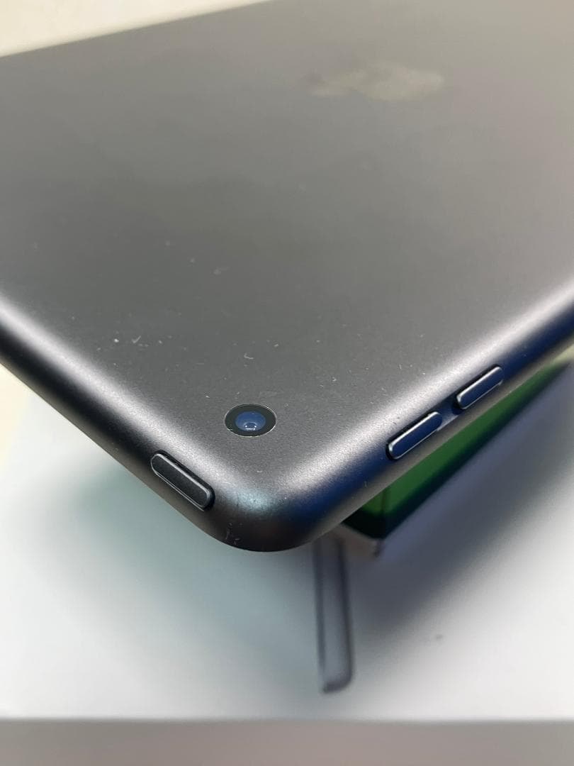 iPad 第8世代　32GB グレー　Wi-Fiモデル　カバーガラス付