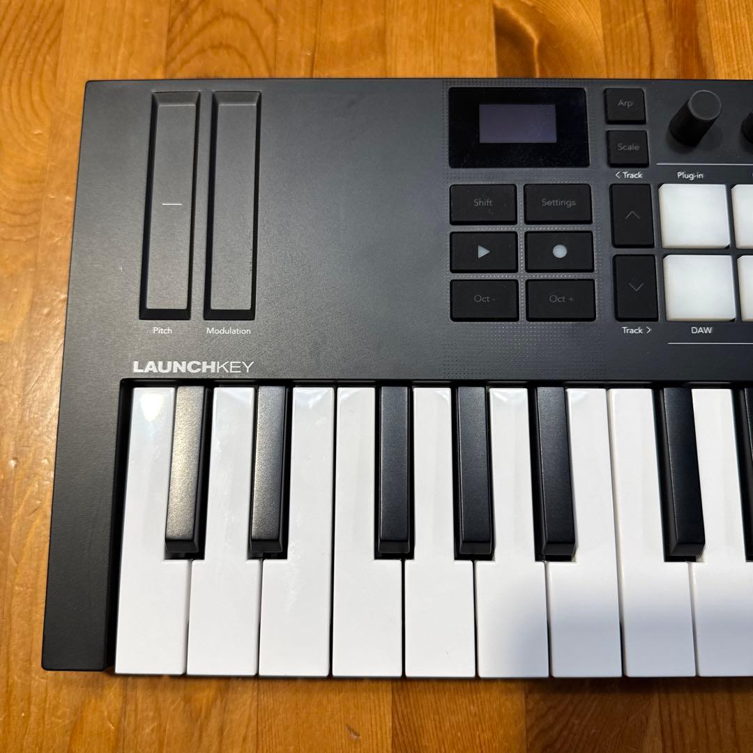 Novation Launchkey Mini 37 Mk4 MIDIキーボード