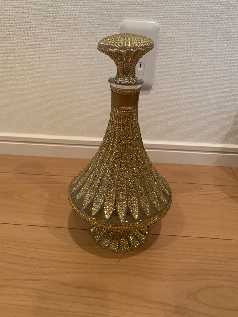 装飾的な金属製ボトル　トラディション　空瓶