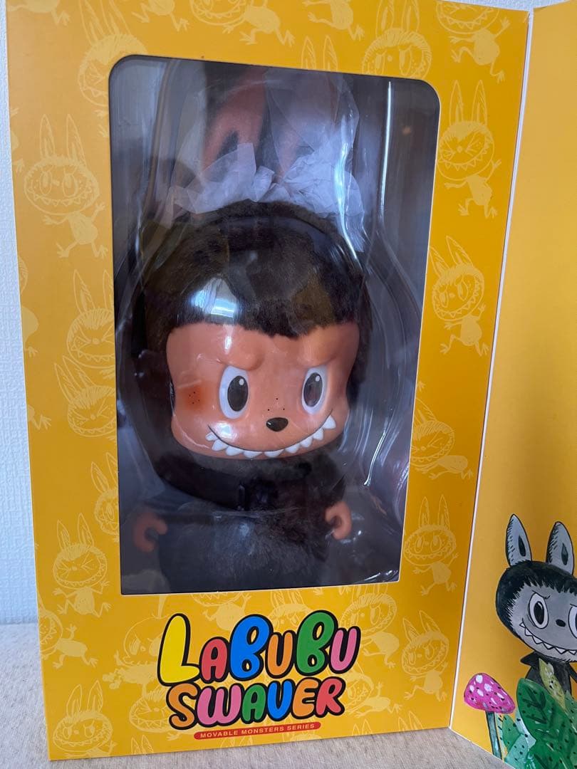 LABUBU SWAURER フィギュア　未開封