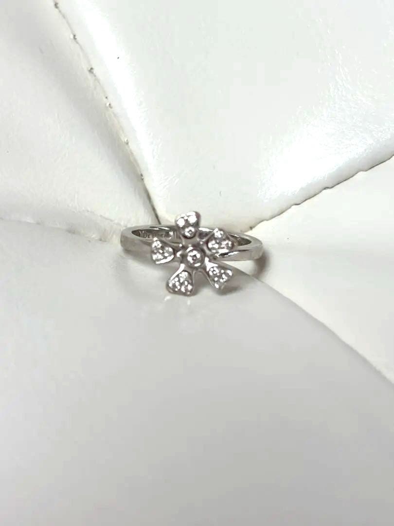 ダイヤモンド　フラワー　リング　ホワイトゴールド