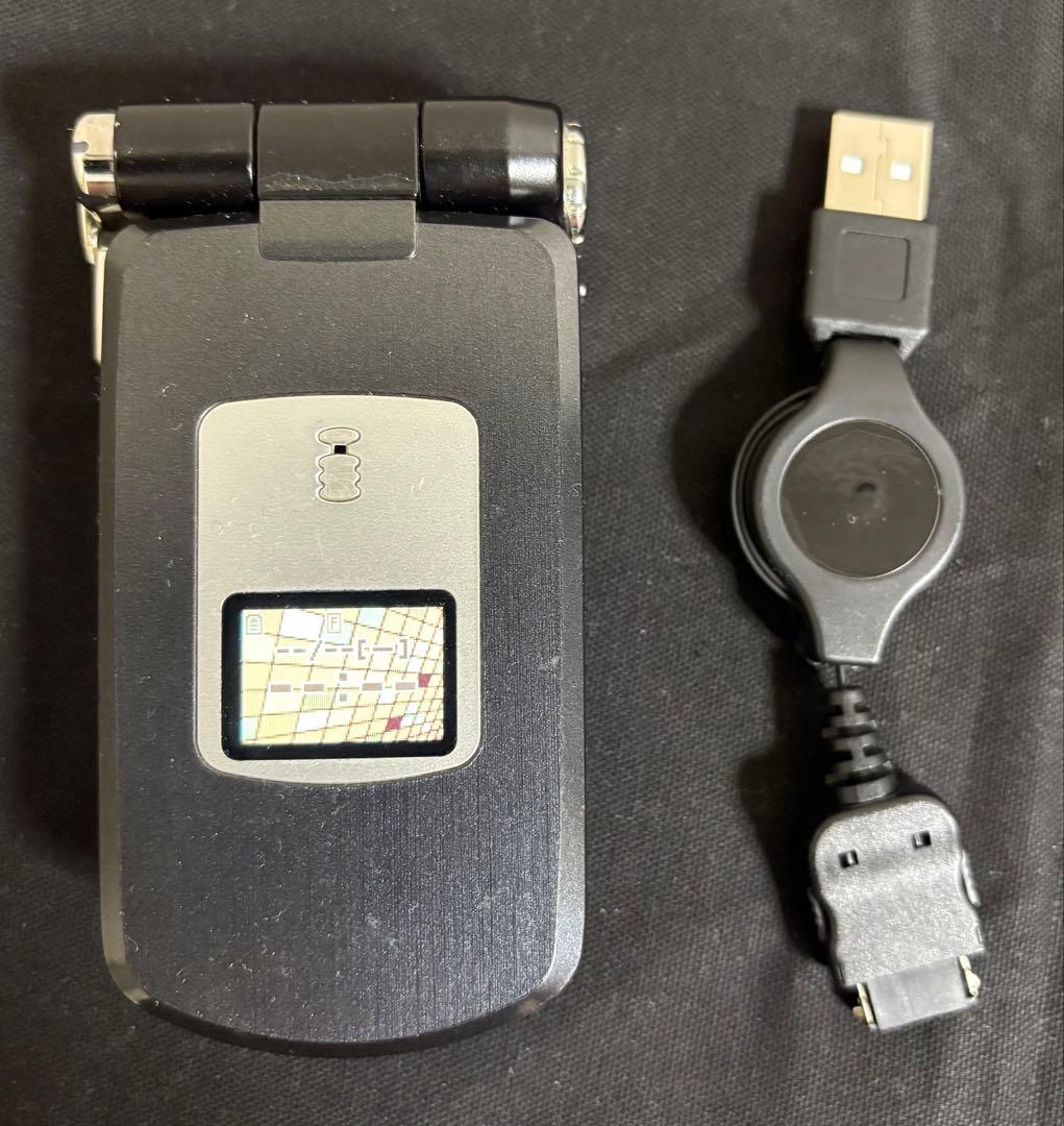 NTT DoCoMo P900iV 携帯電話 クラウドブラック FF7 AC