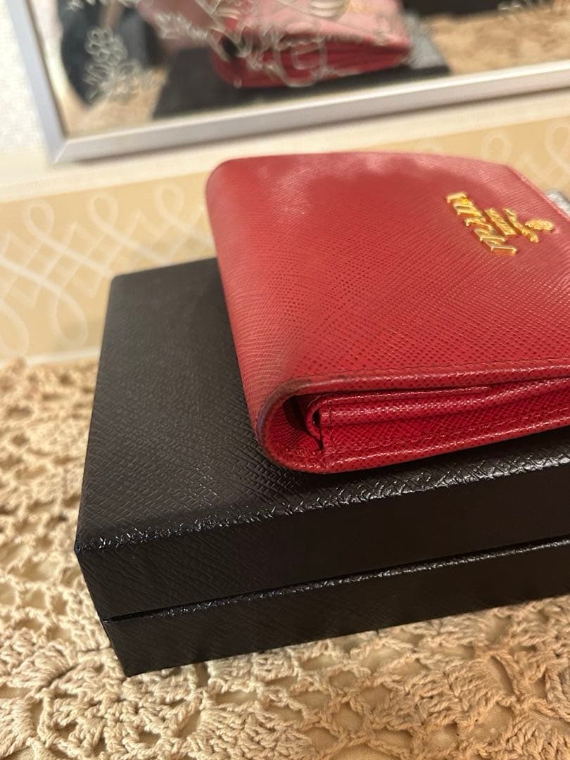 PRADA サフィアーノレザー 財布　赤