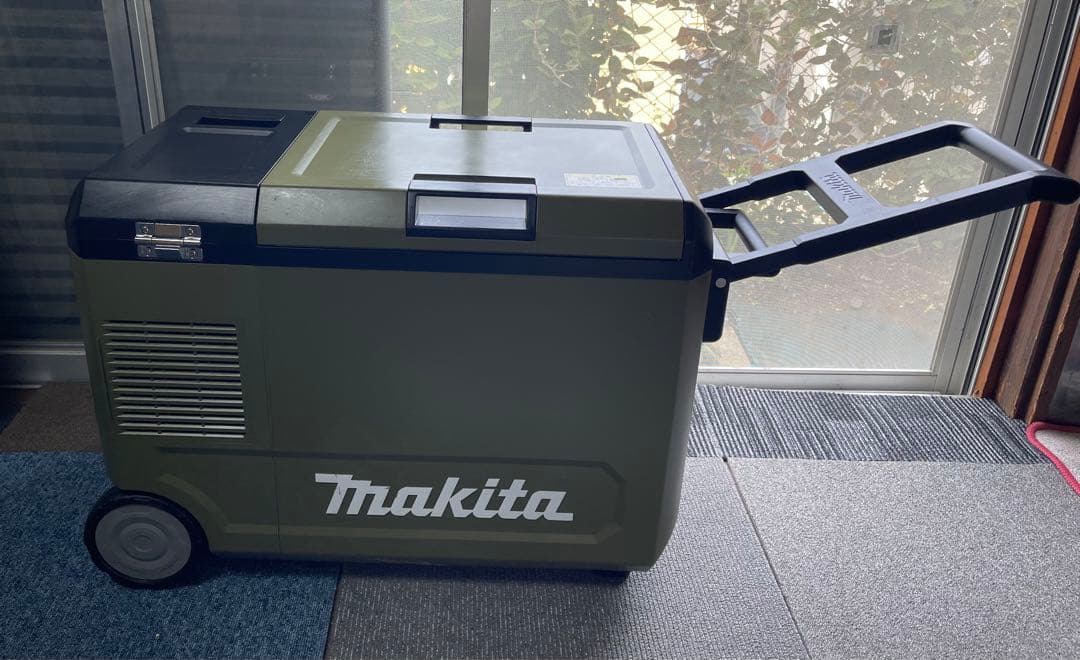 Makita 充電式保冷庫 CW004G 29L