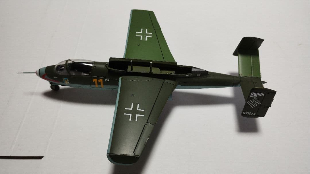 プラモデル完成機　1/48　ハインケルHe162a-2サラマンダー