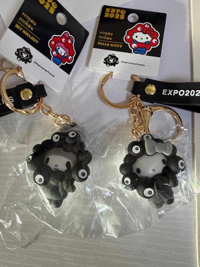 サンリオ なりきり モノクロキーホルダー キティ 万博　黒ミャクミャク　マイメロ