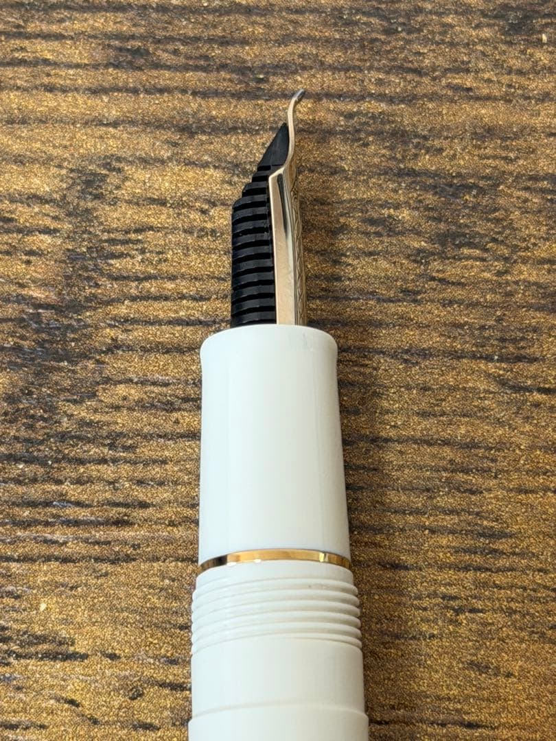 新品未使用　長刀　アイボリー　ふでDEまんねん　NAG セーラー　万年筆