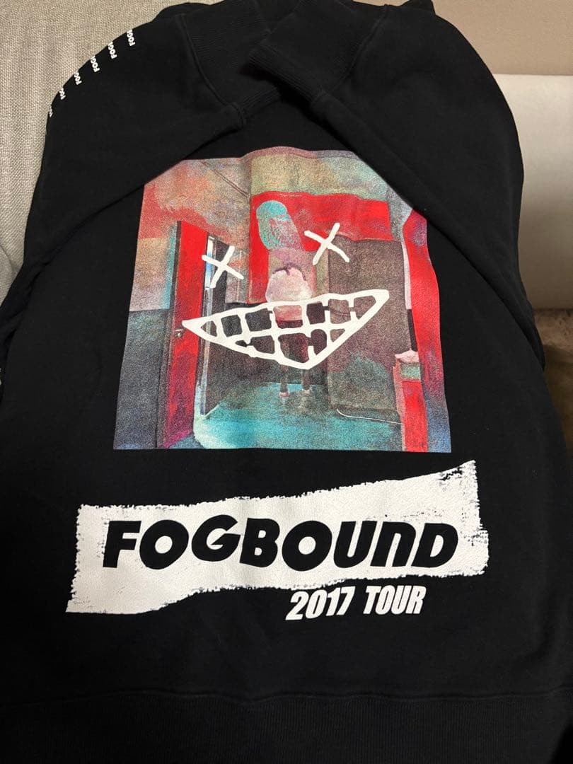 【値下げ本日のみ】FOGBOUND 2017 TOUR フード付きジップアップ