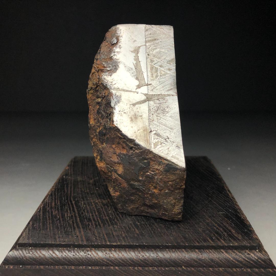 アルタイ隕石　大型隕石 鉄隕石　外皮付き隕石　ナチュラル　原石　重さ約1095ｇ