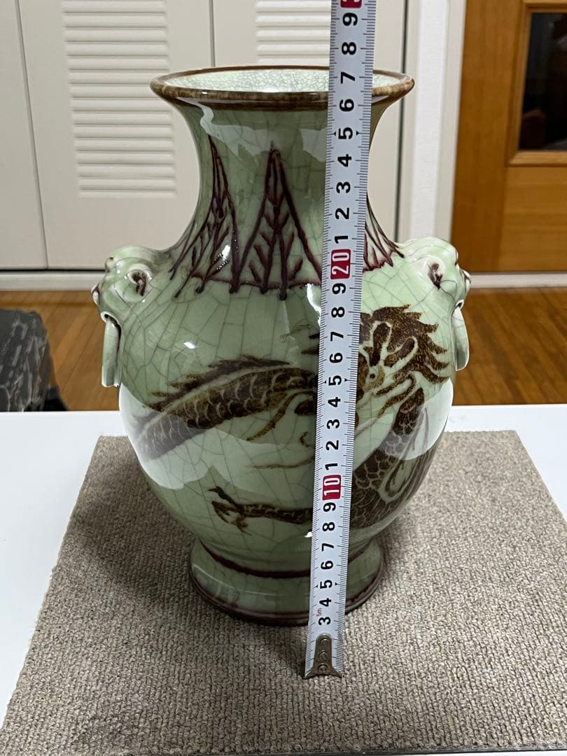 中国美術 龍泉窯 古典焼 官窯 希少 手描 雙耳 彫雲龍文壺 花器 唐物 骨董