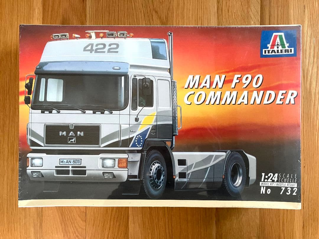 イタレリ 1/24 MAN F90 コマンダー プラモデル