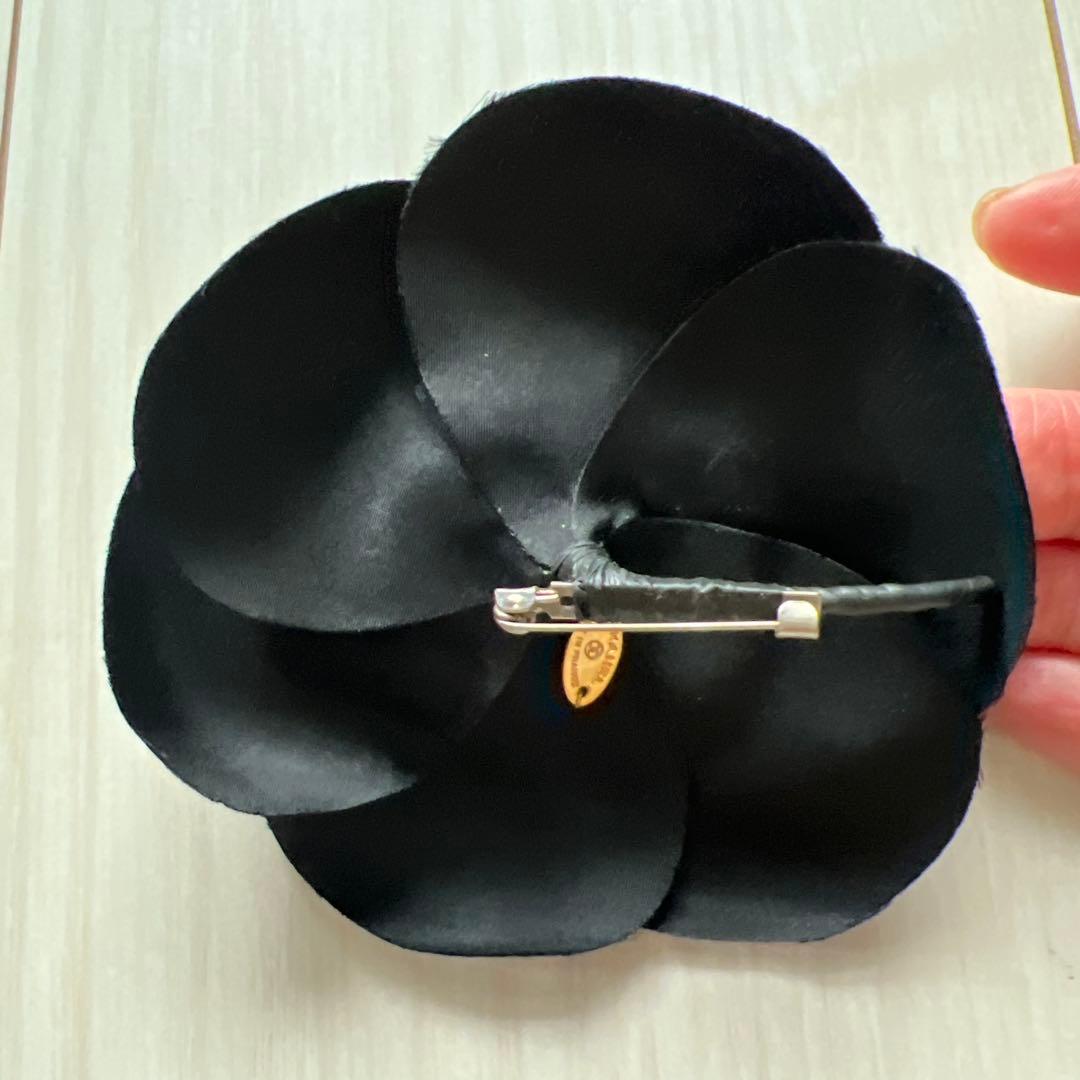 CHANEL カメリア　サテン ブラックブローチ