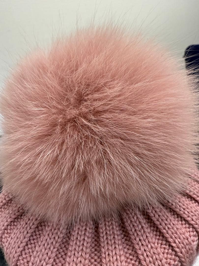 MONCLER ピンク ニット帽 ファー付き