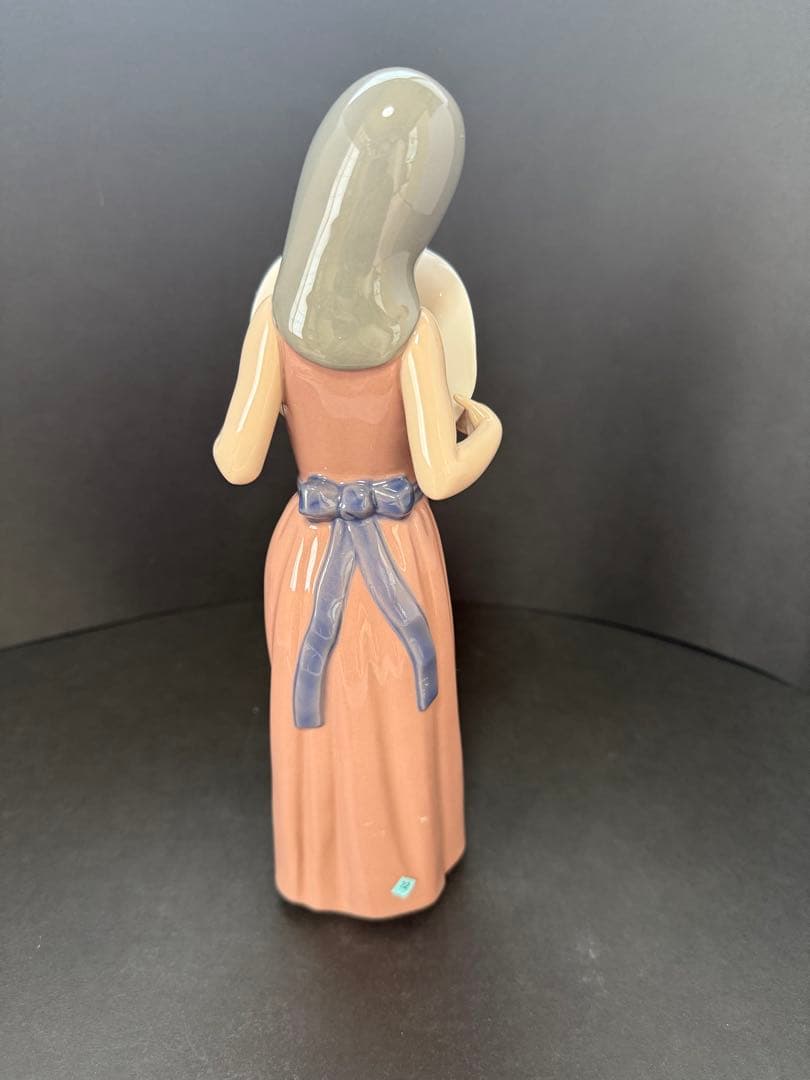 リヤドロ スペイン Bashful Girl 内気な女の子 少女 陶磁器人形