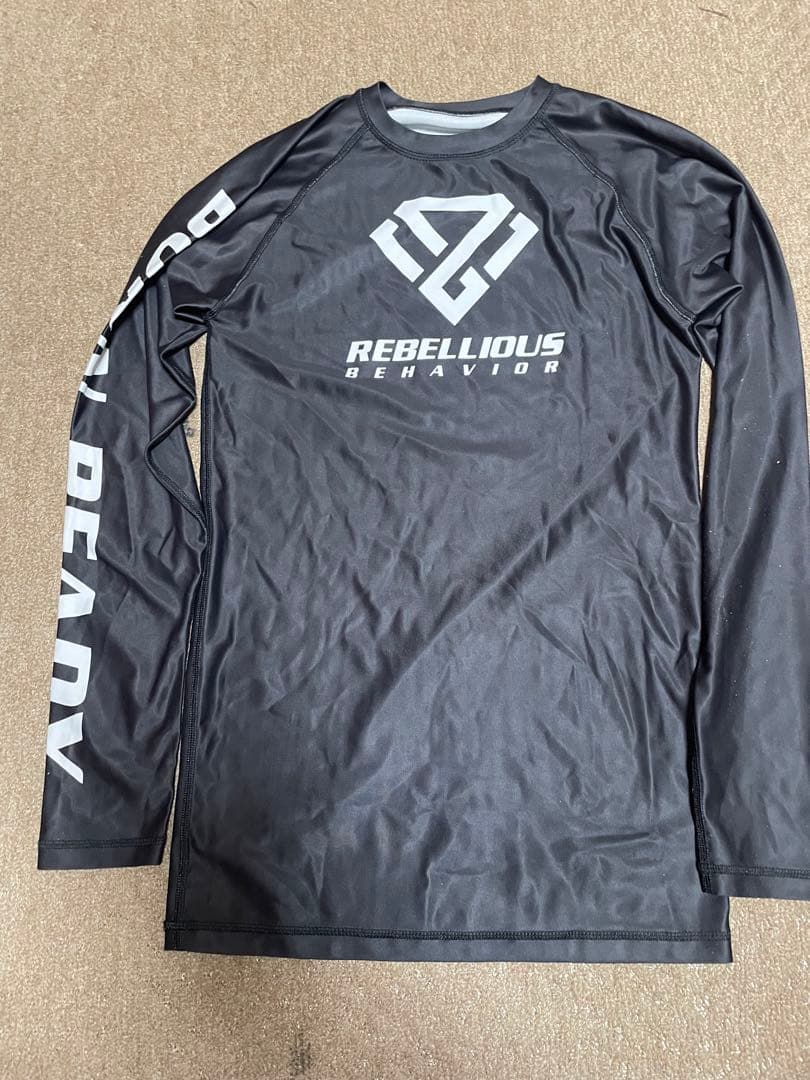 REBELLIOUS BEHAVIOR ラッシュガード　スパッツ　セット
