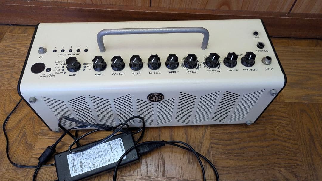 きゃろ　Yamaha THR10 ギターアンプ クリーム　難あり