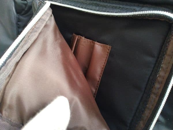 ビジネスバッグ　黒 　Ｂ４　２ＷＡＹ　軽量　ＰＣ ポケット多数　多機能　ベルト付