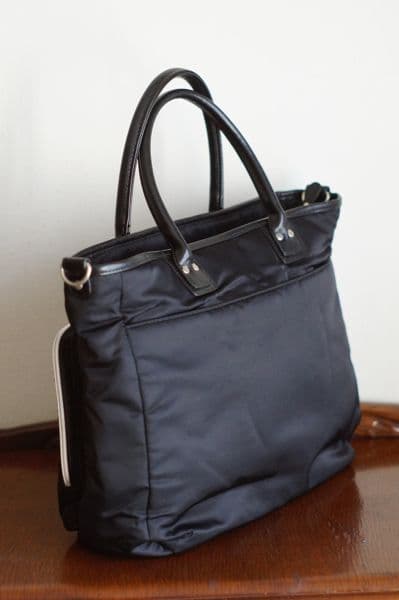 ビジネスバッグ　黒 　Ｂ４　２ＷＡＹ　軽量　ＰＣ ポケット多数　多機能　ベルト付