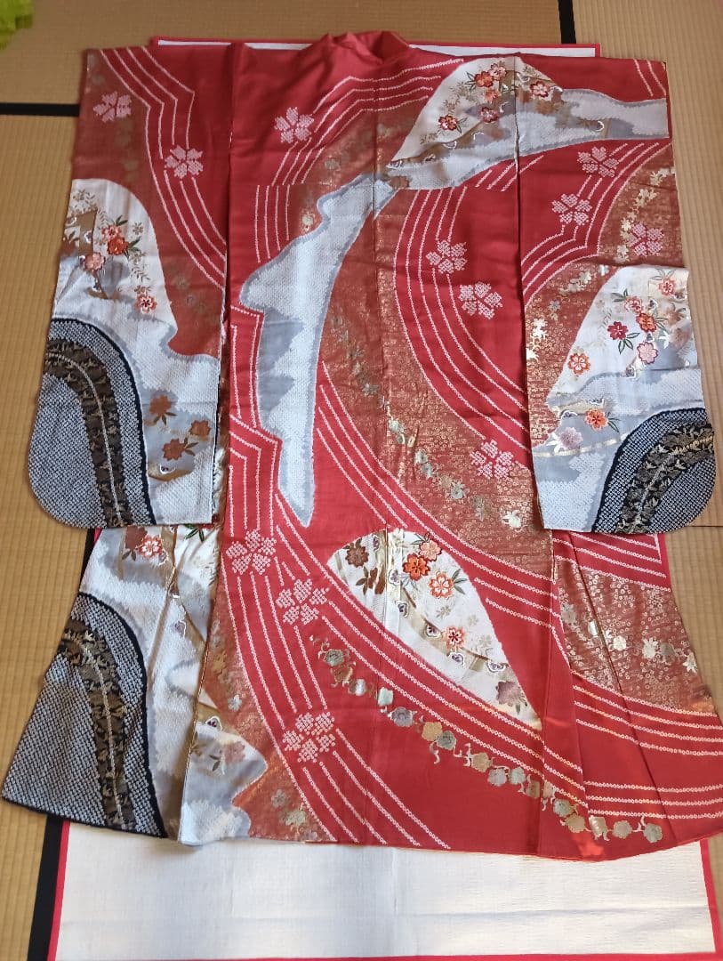 王道の古典色柄　振袖フルセット　朱赤　絞り　金彩　刺繍　美品　丈160 裄66