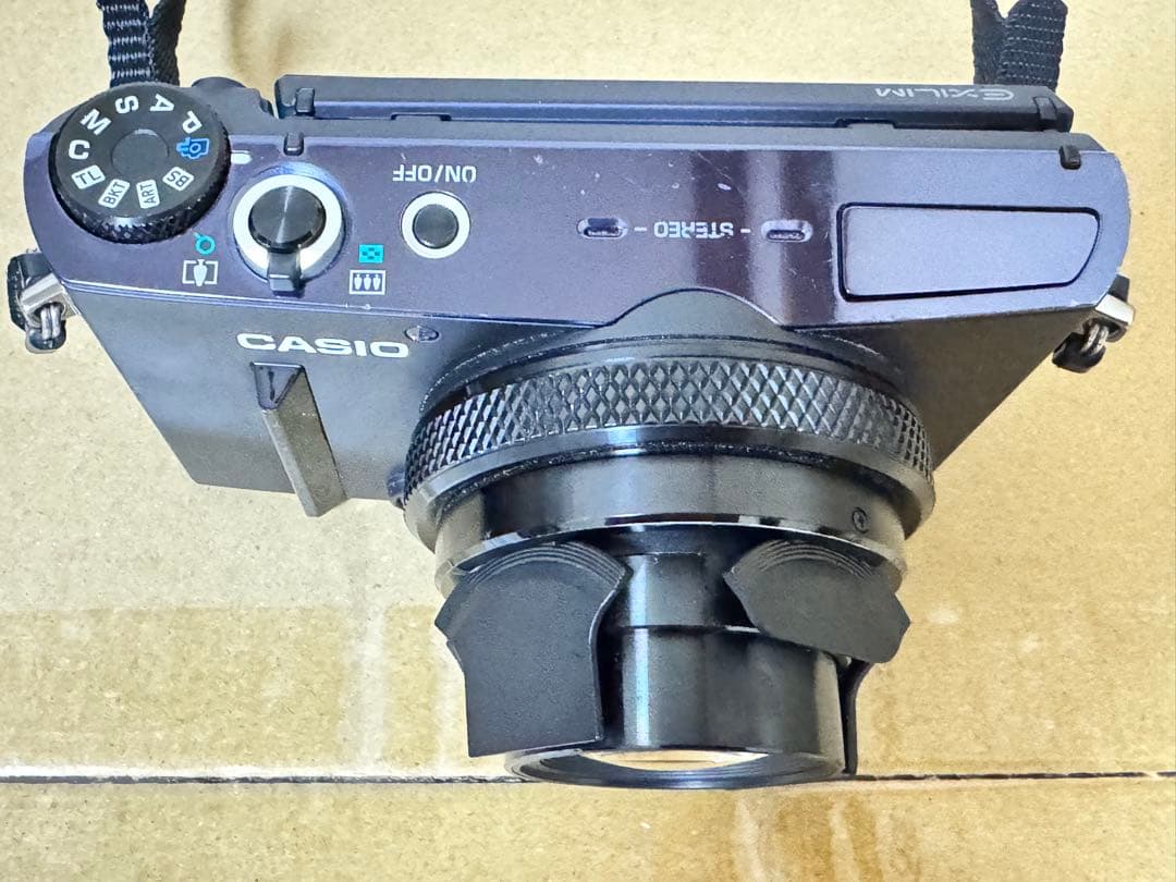 CASIO EX-10デジタルカメラ